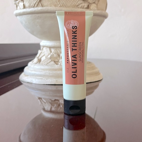 Luxury Sun Cosmetics Kit - Picture 3 of 10